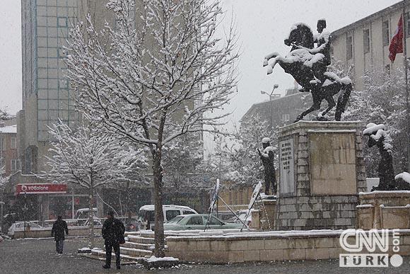 Bahar karı yurtta ulaşımı aksatıyor! 10