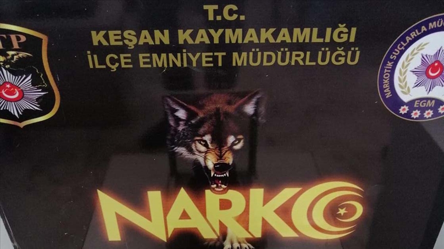 Narkotik Köpeği 'Karlos' uyuşturucuyu toprağı kazarak çıkardı