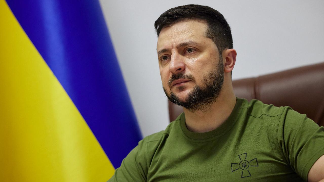 Zelenskiy, "Trump'tan özür dilemesini gerektirecek" yanlış bir şey yapmadığı görüşünde..