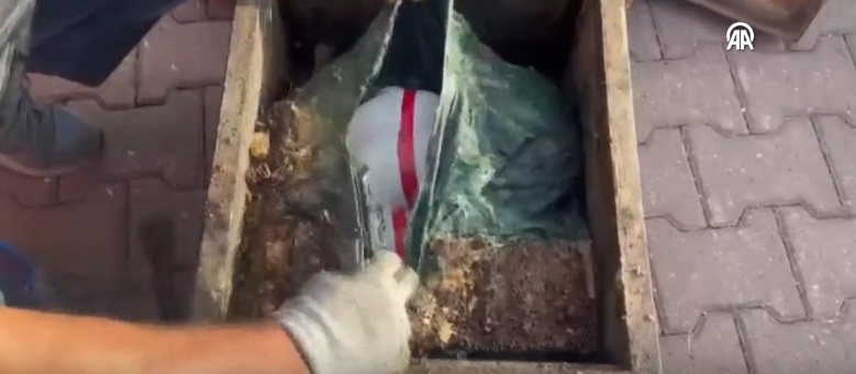 Adana'da araçta arı kovanlarına gizlenmiş 53 kilo 600 gram uyuşturucu ele geçirildi!
