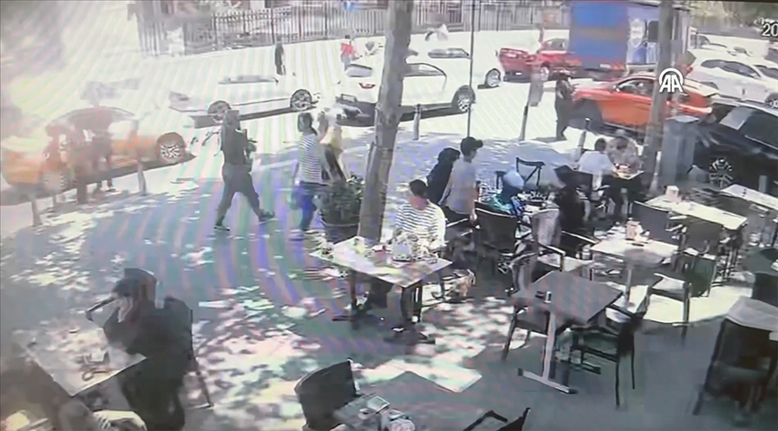 İstanbul'da imamı okla yaralayan saldırganın camiye gidişi güvenlik kamerasında