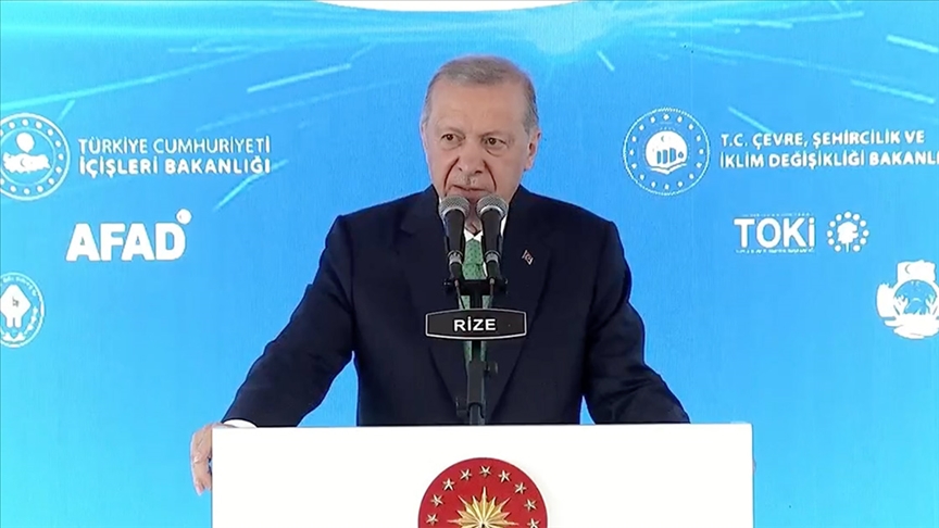 Cumhurbaşkanı Erdoğan: Milletimizin teveccühüne layık olmak için gece gündüz koşturuyoruz