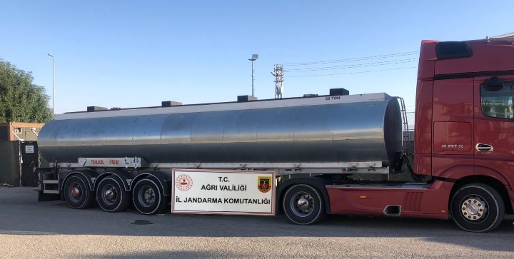 Ağrı'da dev operasyon! 13 ton 700 litre gümrük kaçağı akaryakıt ele geçirildi