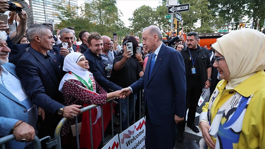 Cumhurbaşkanı Erdoğan, ABD'deki Türkevi girişinde sevgi gösterileriyle karşılandı