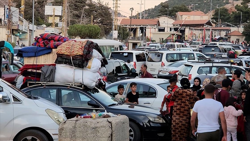 Lübnan'dan kaçan binlerce kişi, Suriye'de Esed rejiminin boşalttığı şehirlere geliyor