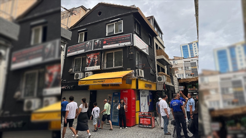 İzmir'de bir iş yerinin tepki çeken reklam panosuyla ilgili işlem başlatıldı