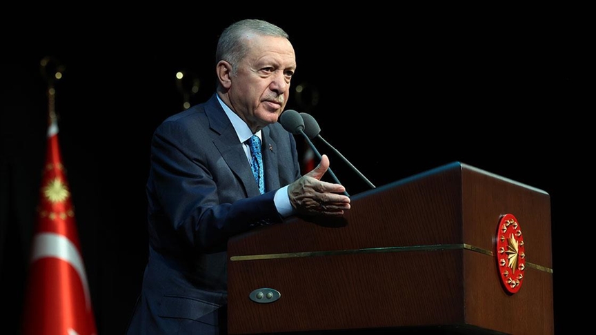 Erdoğan: Gençlerimizin sosyal medyanın karanlık dehlizlerinde yitip gitmelerine seyirci kalamayız