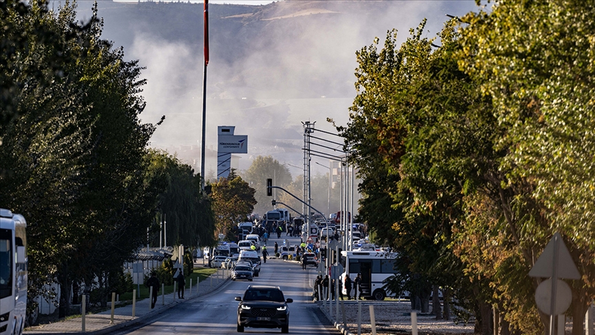 Bakanlar terör saldırısında yaralananları hastanede ziyaret etti