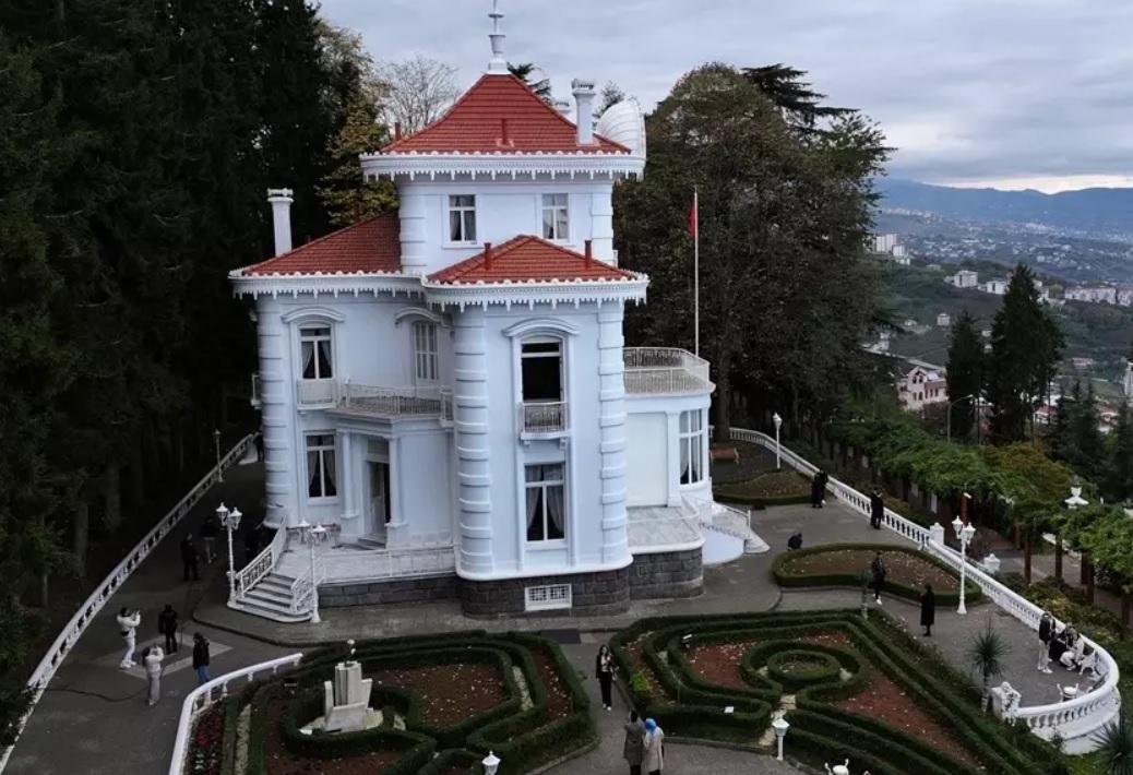 Atatürk Köşkü'ne ziyaretçi akını