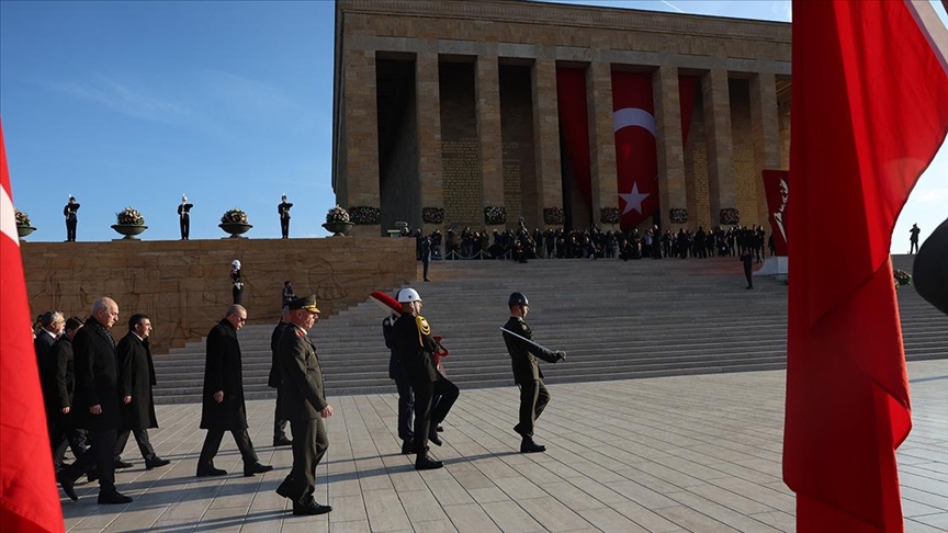 Büyük Önder Atatürk için Anıtkabir'de devlet töreni düzenlendi