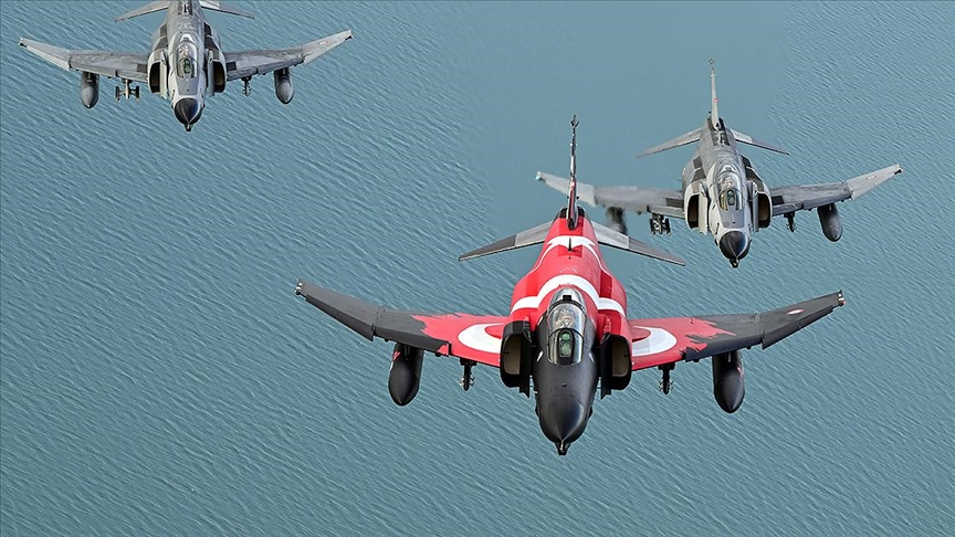 Eskişehir'de "F-4E Phantom" uçaklarından yer hedeflerine taarruz eğitimi uçuşu