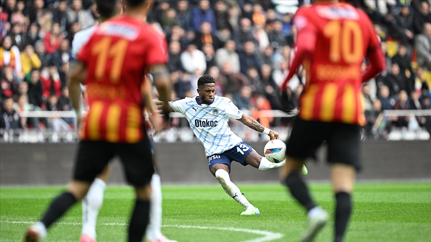 Fenerbahçe, Kayseri'de şov yaparak kazandı!