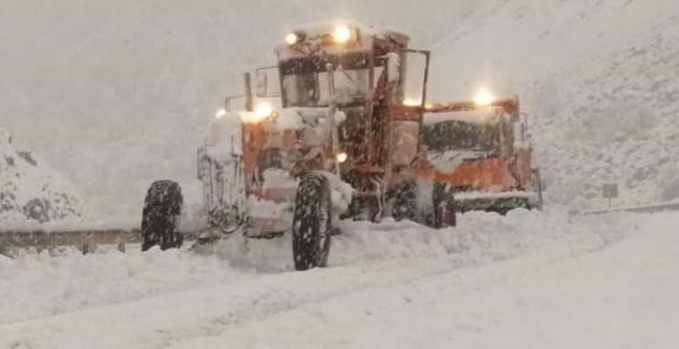 Konya'da ulaşıma kar engeli: Yollar trafiğe kapatıldı