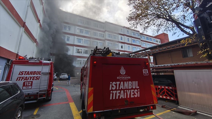 İstanbul Eğitim ve Araştırma Hastanesinde çıkan yangın itfaiye ekiplerince söndürüldü