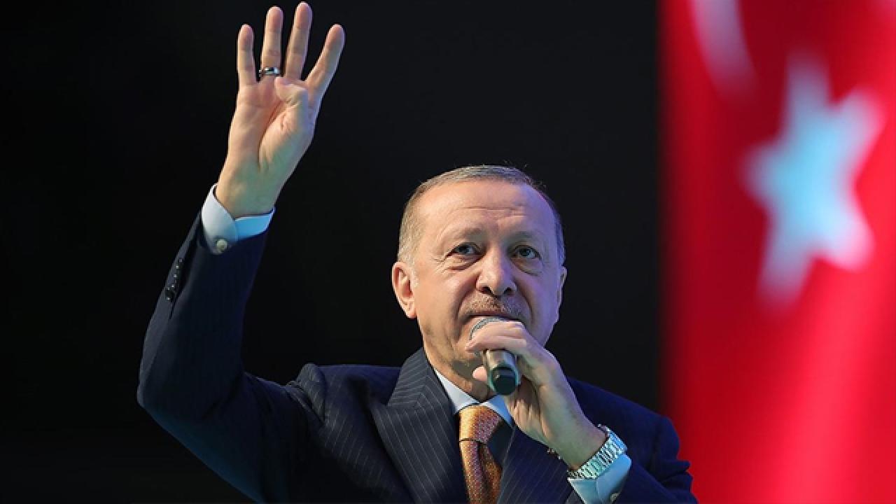 Erdoğan: Aziz milletimize hizmet yolunda, 2024 yılında da durmadan, dinlenmeden aşkla çalıştık