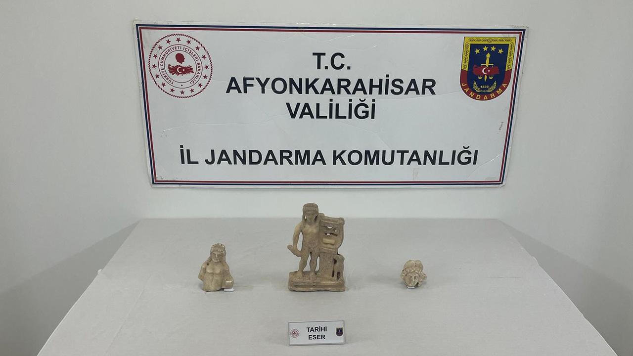 Afyonkarahisar'da Roma dönemine ait heykel ele geçirildi