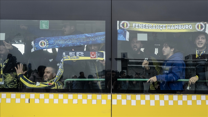 Fenerbahçeli taraftarlar, derbi için Tüpraş Stadı'na hareket etti