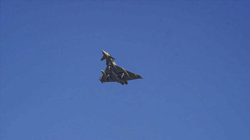 Eurofighter Typhoon savaş uçağı Mürted Hava Üssü'ne indi