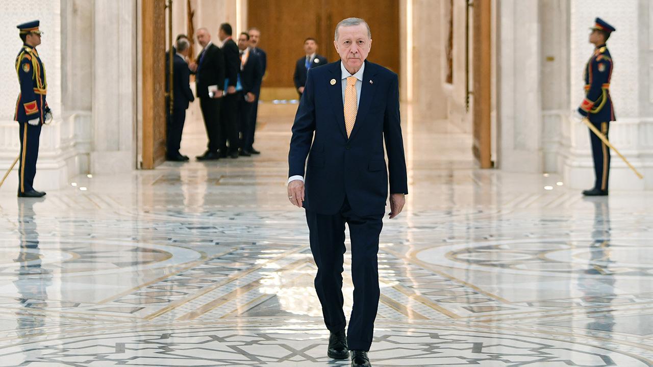 Cumhurbaşkanı Erdoğan'dan D-8 Zirvesi'nde diplomasi trafiği