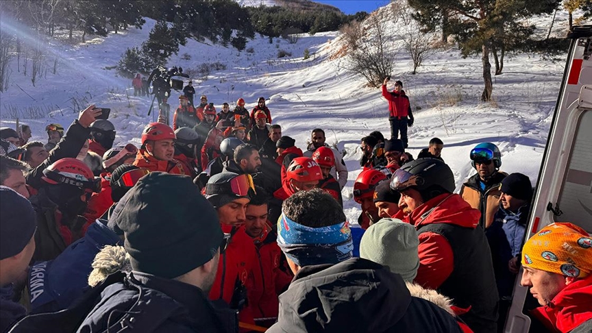 Erzurum'da Palandöken Dağı'nda sporcuların üzerine çığ düştü!