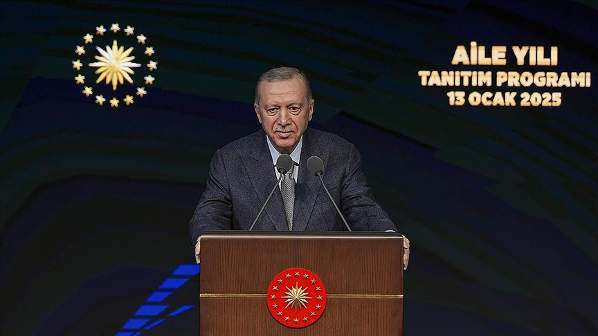 Erdoğan: Yeni evlenecek gençlerimize faizsiz kredi desteğini 81 ilimizin tamamında uygulamaya alıyoruz