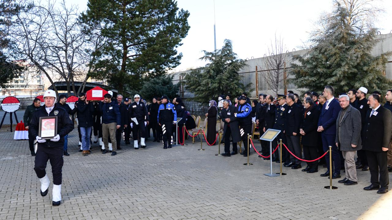 Bingöl'de vefat eden polis memuru için cenaze töreni