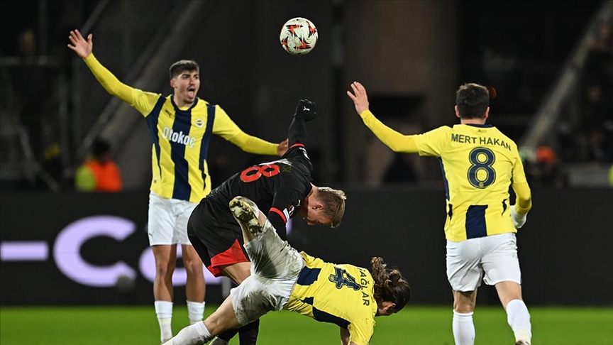 Fenerbahçe, golcüleriyle üst tura çıktı!