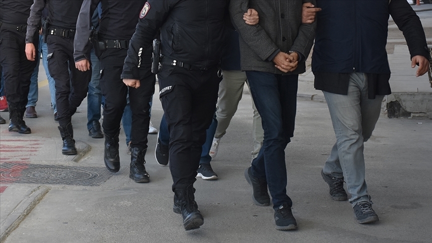 İzmir ve Manisa'da FETÖ operasyonunda 10 şüpheli yakalandı