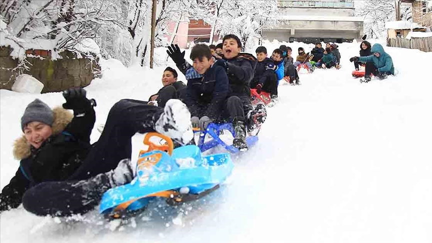 5 ilin bazı ilçelerinde kar nedeniyle eğitime 1 gün ara verildi