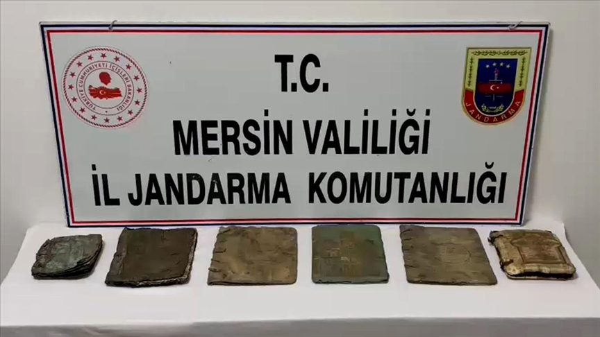 Mersin'de 6 el yazması kitap ele geçirildi!