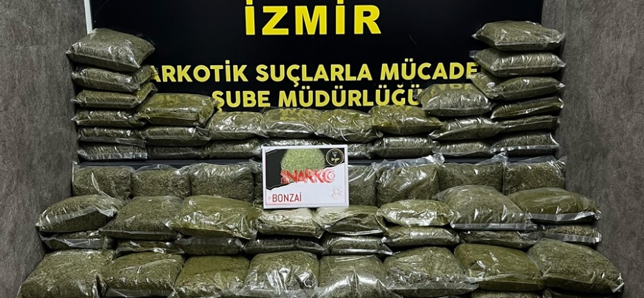 İzmir'de 102 Kilo 50 gram sentetik uyuşturucu ele geçirildi