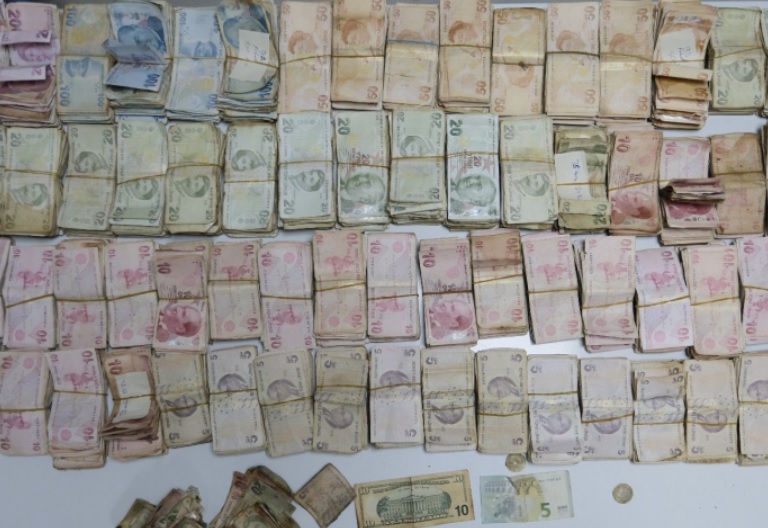 Yakalanan dilencinin üzerinden 164 bin lira çıktı!