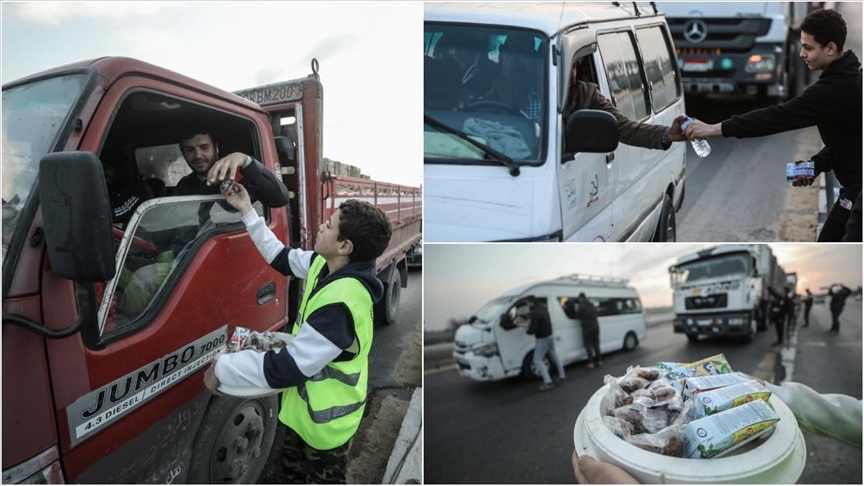 Mısır'da "iftar verme yarışı" adeta gelenek halinde sürdürülüyor