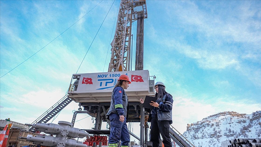 Bakan Bayraktar, Gabar'da günlük petrol üretiminin 80 bin varile ulaştığını bildirdi