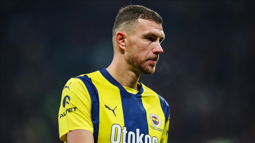 Fenerbahçeli futbolcu Dzeko'nun burnunda kırık tespit edildi