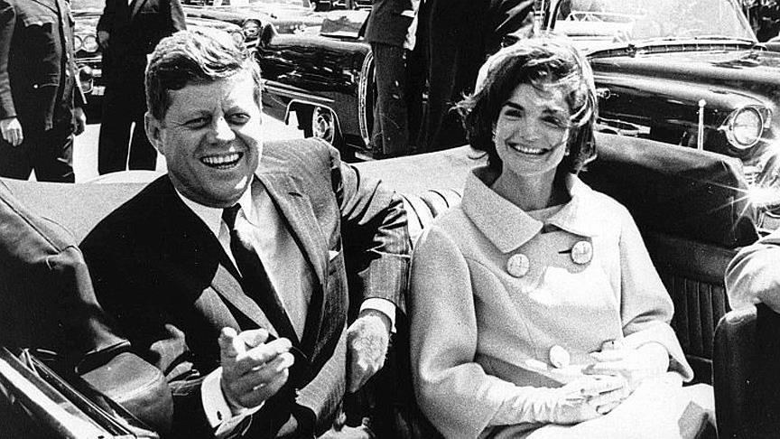 Trump, Kennedy suikastının faili Oswald'a "yardım edilmiş" olabileceğini ima ett