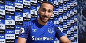 Cenk Tosun resmen Everton'da...