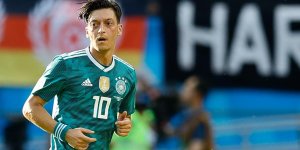 Mesut Özil'in kararı Almanya'daki tartışmaları alevlendirdi