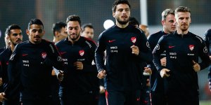 Serdar Aziz ve Hakan Çalhanoğlu aday kadrodan çıkarıldı!