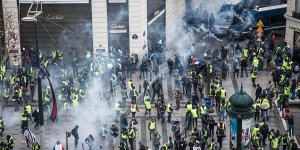 Fransa'da 'sarı yelekliler' protestosunda 700 gözaltı!