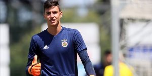 Fenerbahçe kaleci Berke Özer'i yeniden KVC Westerlo'ya kiraladı