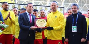 Umut Bulut, Süper Lig'de 504. maçına çıkarak tarihe geçti