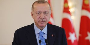 Erdoğan: Şampiyon olan Beşiktaş'ı ve tüm Beşiktaş taraftarını canı gönülden tebrik ediyorum