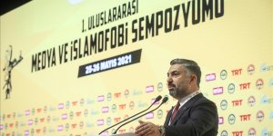 Şahin: Dünyada İslami değerlerin tehdit altında olduğunu açıkça görüyoruz