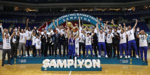 Anadolu Efes, 2020-2021 sezonunun şampiyonu oldu!