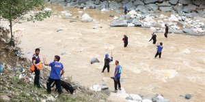 AFAD: Rize'de kaybolan 2 vatandaşı arama çalışmaları, 57'si dalgıç olmak üzere 244 personel ile sürüyor