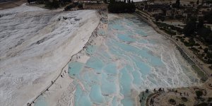 Pamukkale'de bayram yoğunluğu yaşanıyor..