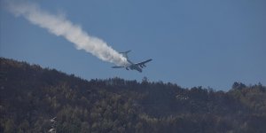 Muğla'da devam eden 5 yangına havadan ve karadan müdahalede bulunuluyor