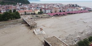 Ayancık ilçesinde selin yol açtığı tahribat görüntülendi