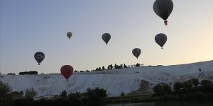 Denizli'de sıcak hava balonları 30 Ağustos Zafer Bayramı için havalandı